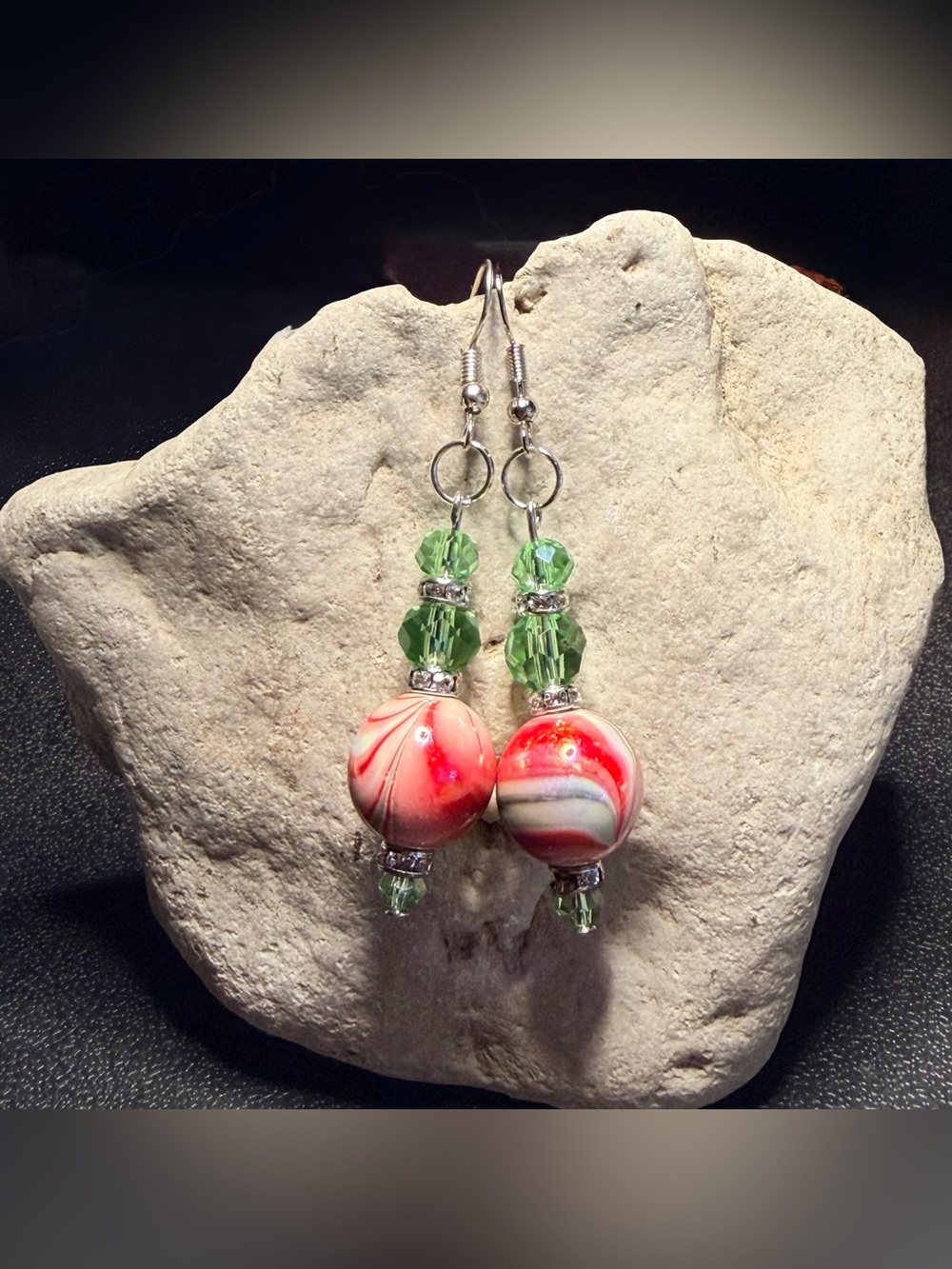 🎄Handmade🎄Red & Green Swirl Bead Drop Earrings